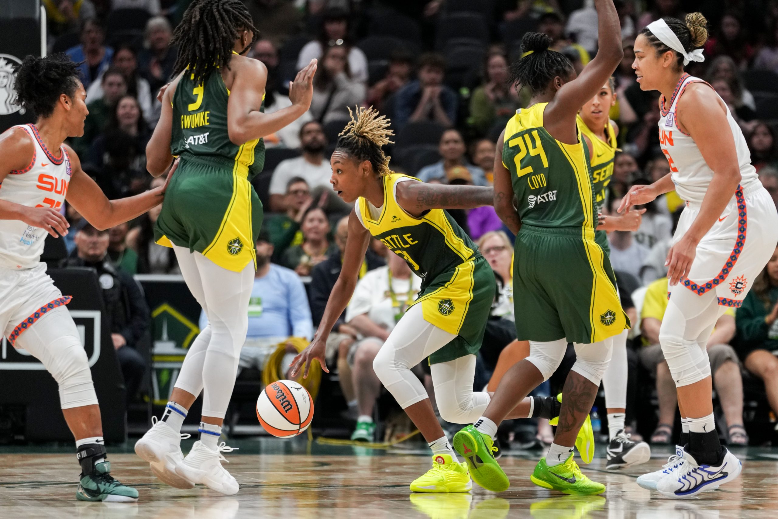 Storm defense clamps down on Connecticut in 72-61 win