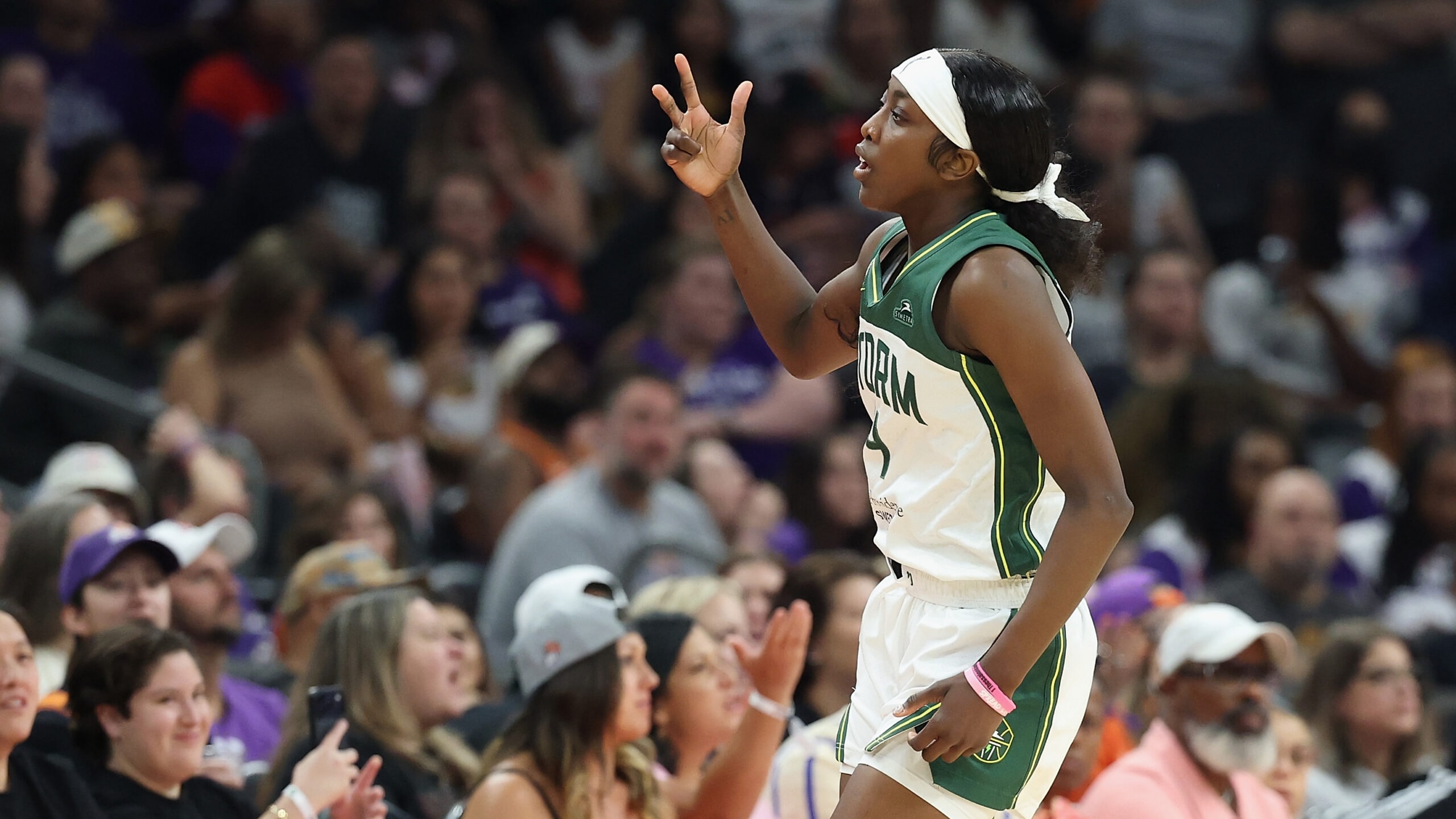 Flau’jae Johnson to Represent United States at 2026 FIBA AmeriCup 