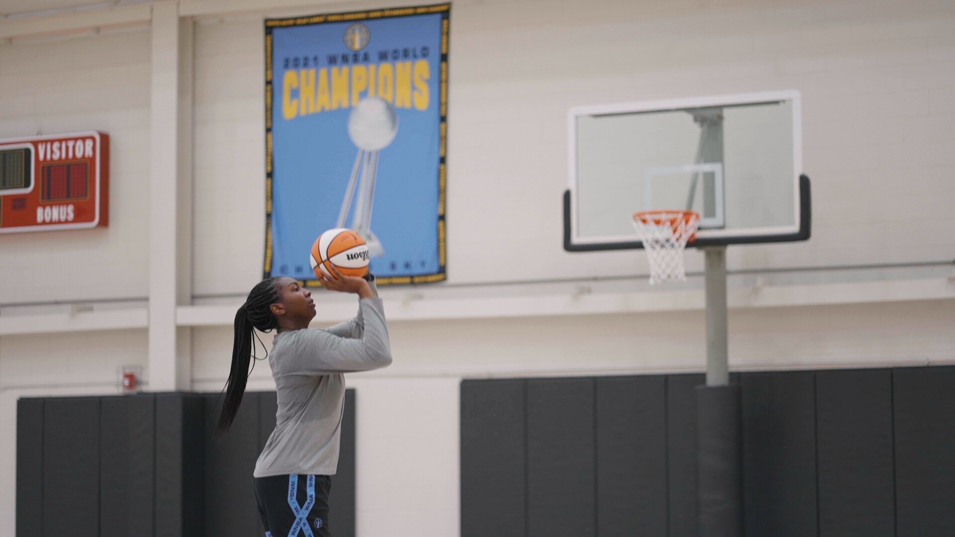 A Peek Inside Elizabeth Williams, Michaela Onyenwere's Offseason Workout