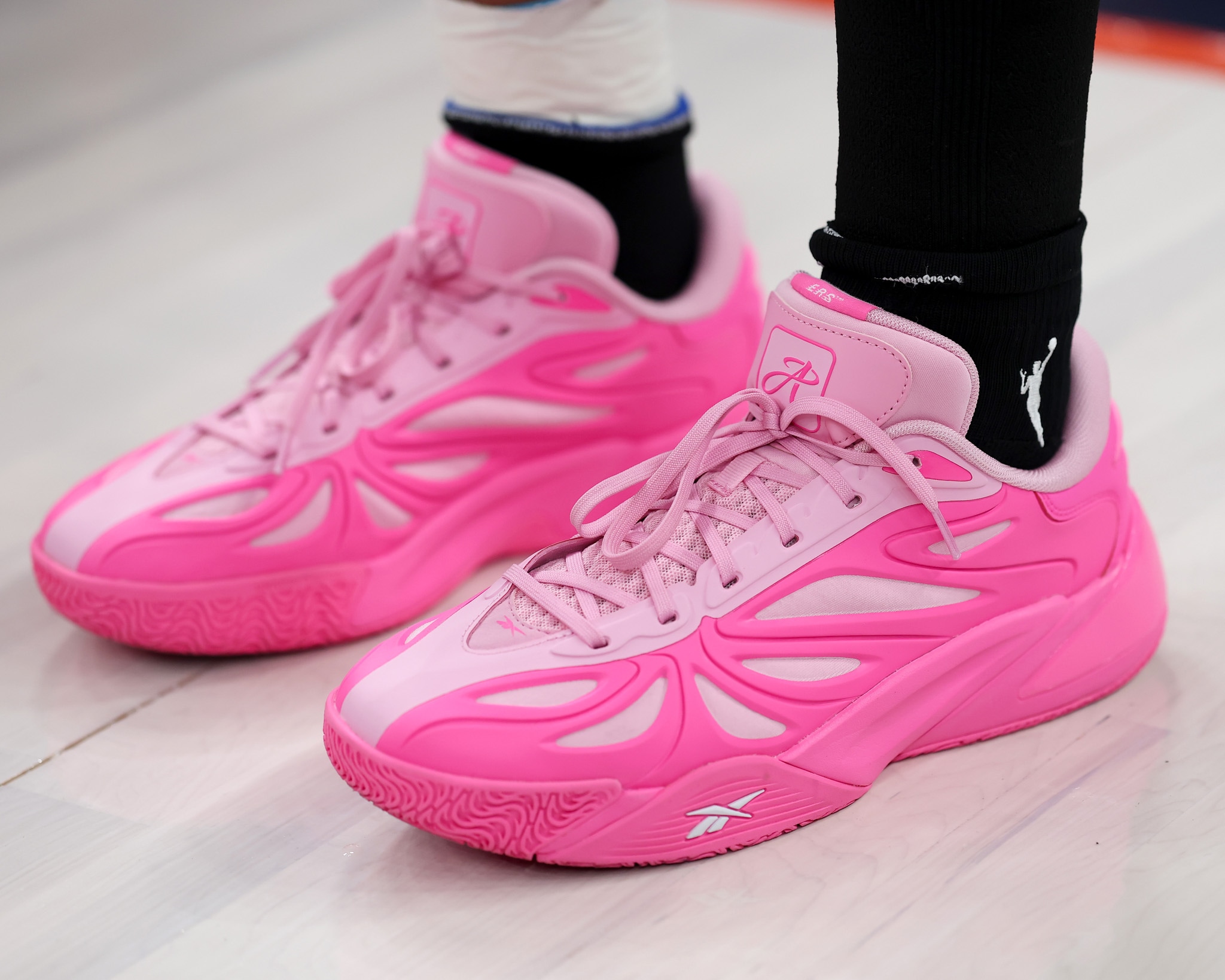 サングラス ^ONE BRILLIANT^ ReeseOB490Pink Reese-OB490-Pink Reebok unveils the Angel Reese 1 'mebounds' 🔥 #reebok