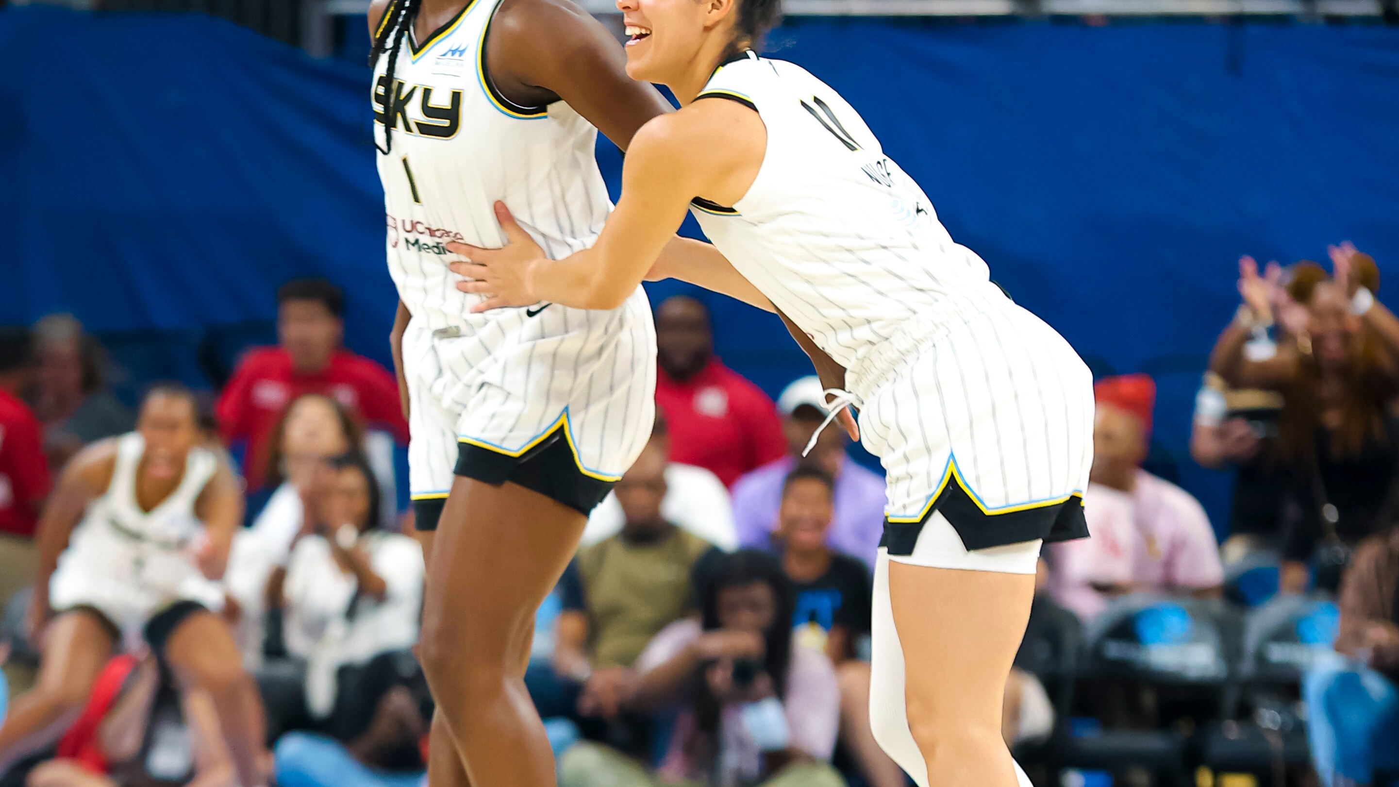 Recap: Five Chicago Players Score in Double Figures in 88-64 Sky Win Over Connecticut