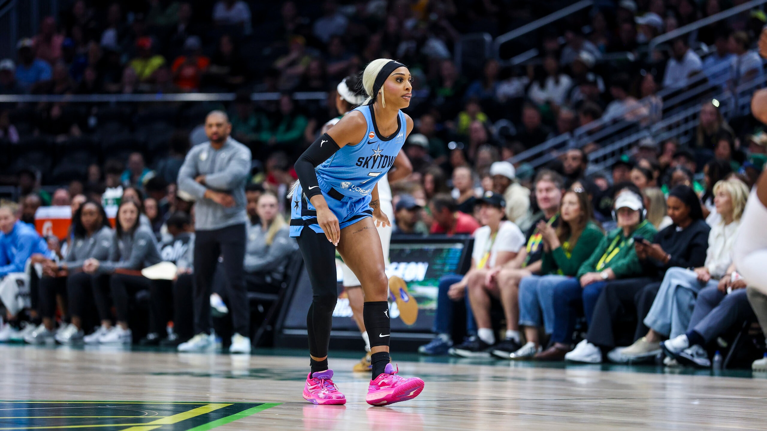 Preview: Sky to Close Road Trip Against Storm