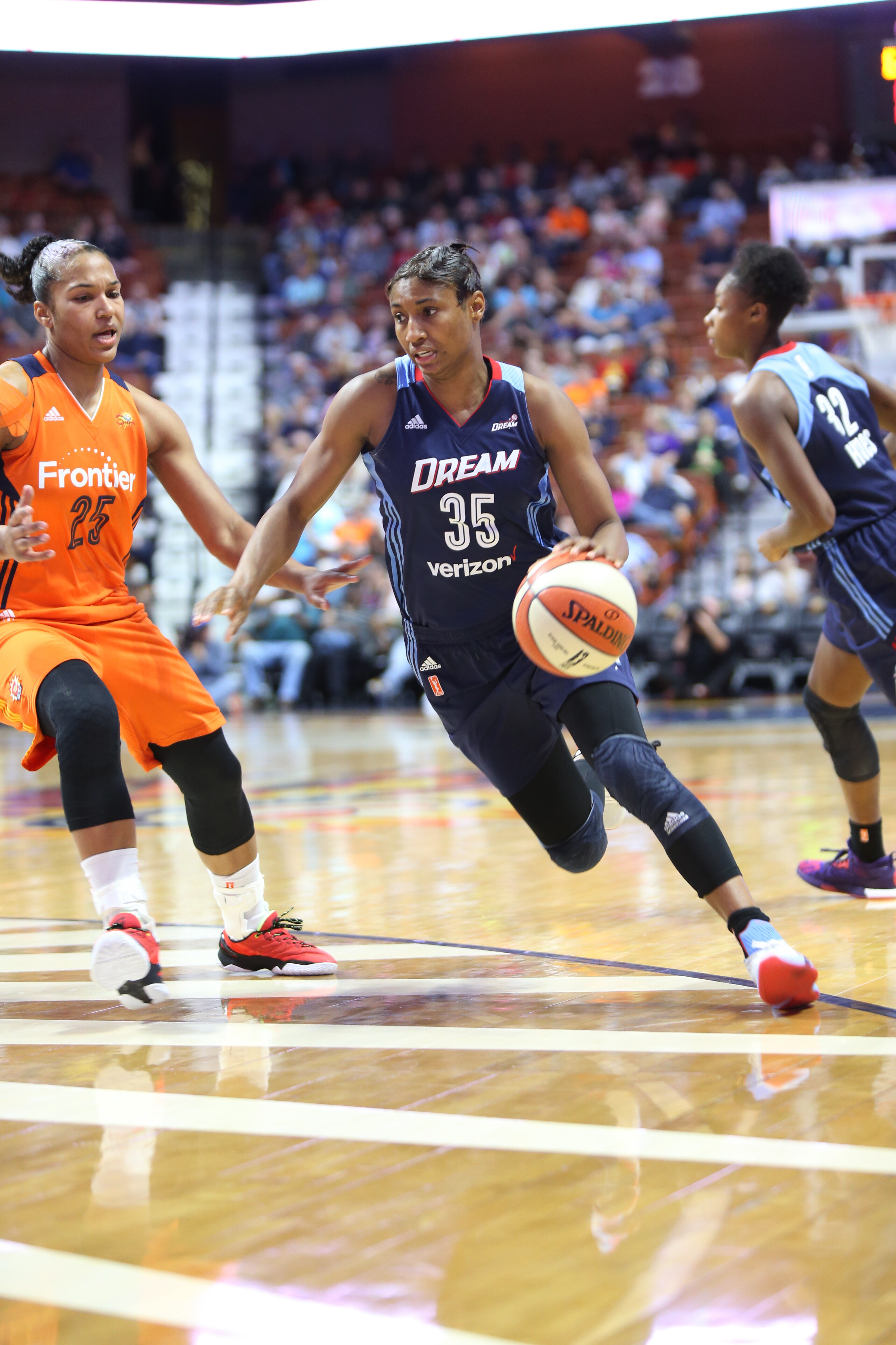 UNCASVILLE, CT - JUNE 3: Angel McCoughtry #35 of the Atlanta Dream handles the ball against the Connecticut Sun on June 3, 2016 at Mohegan Sun Arena in Uncasville, CT. NOTE TO USER: User expressly acknowledges and agrees that, by downloading and or using this Photograph, user is consenting to the terms and conditions of the Getty Images License Agreement. Mandatory Copyright Notice: Copyright 2016 NBAE (Photo by Chris Marion/NBAE via Getty Images)