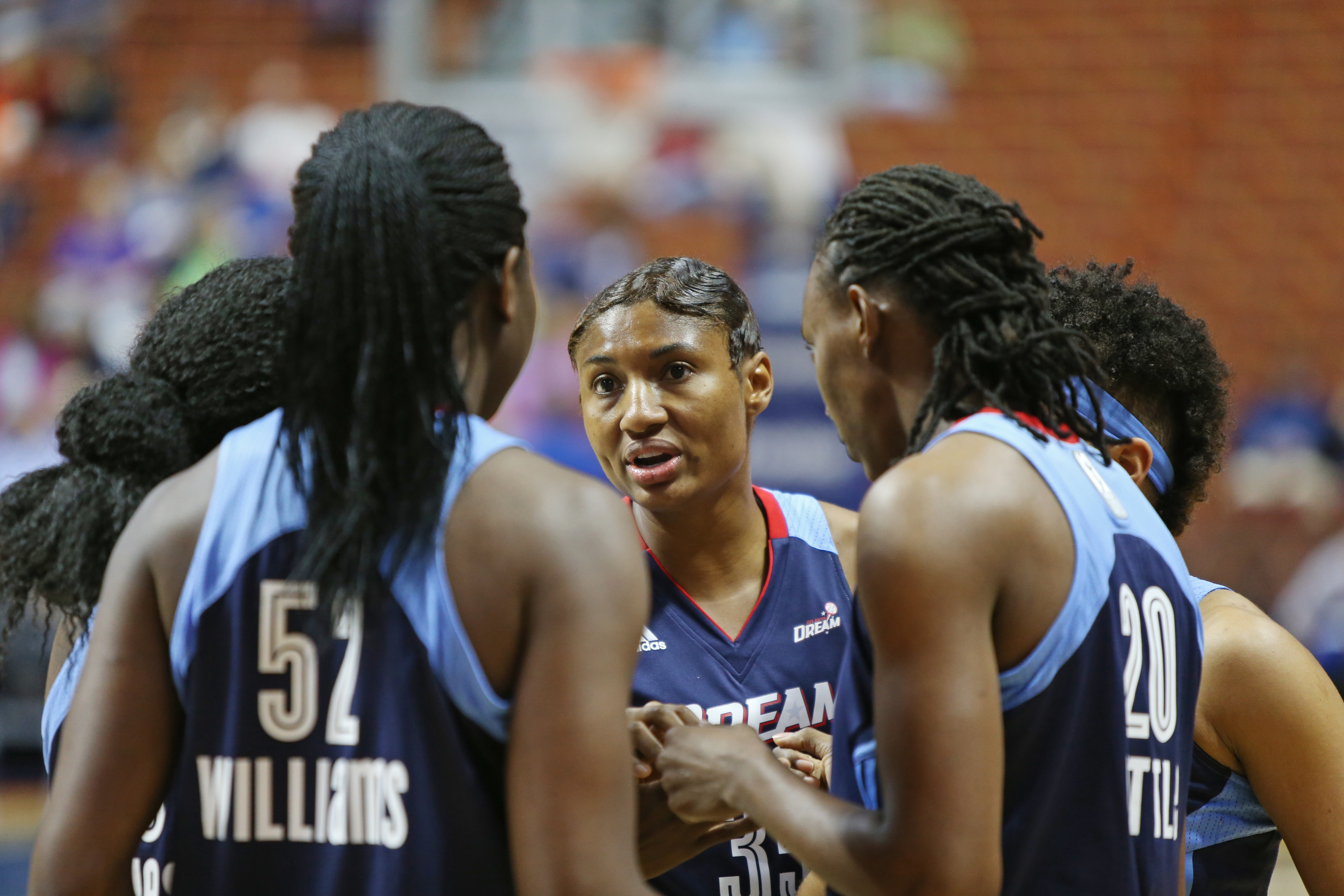 UNCASVILLE, CT - JUNE 3: Angel McCoughtry #35 of the Atlanta Dream and her teammates huddle during the game against the Connecticut Sun on June 3, 2016 at Mohegan Sun Arena in Uncasville, CT. NOTE TO USER: User expressly acknowledges and agrees that, by downloading and or using this Photograph, user is consenting to the terms and conditions of the Getty Images License Agreement. Mandatory Copyright Notice: Copyright 2016 NBAE (Photo by Chris Marion/NBAE via Getty Images)