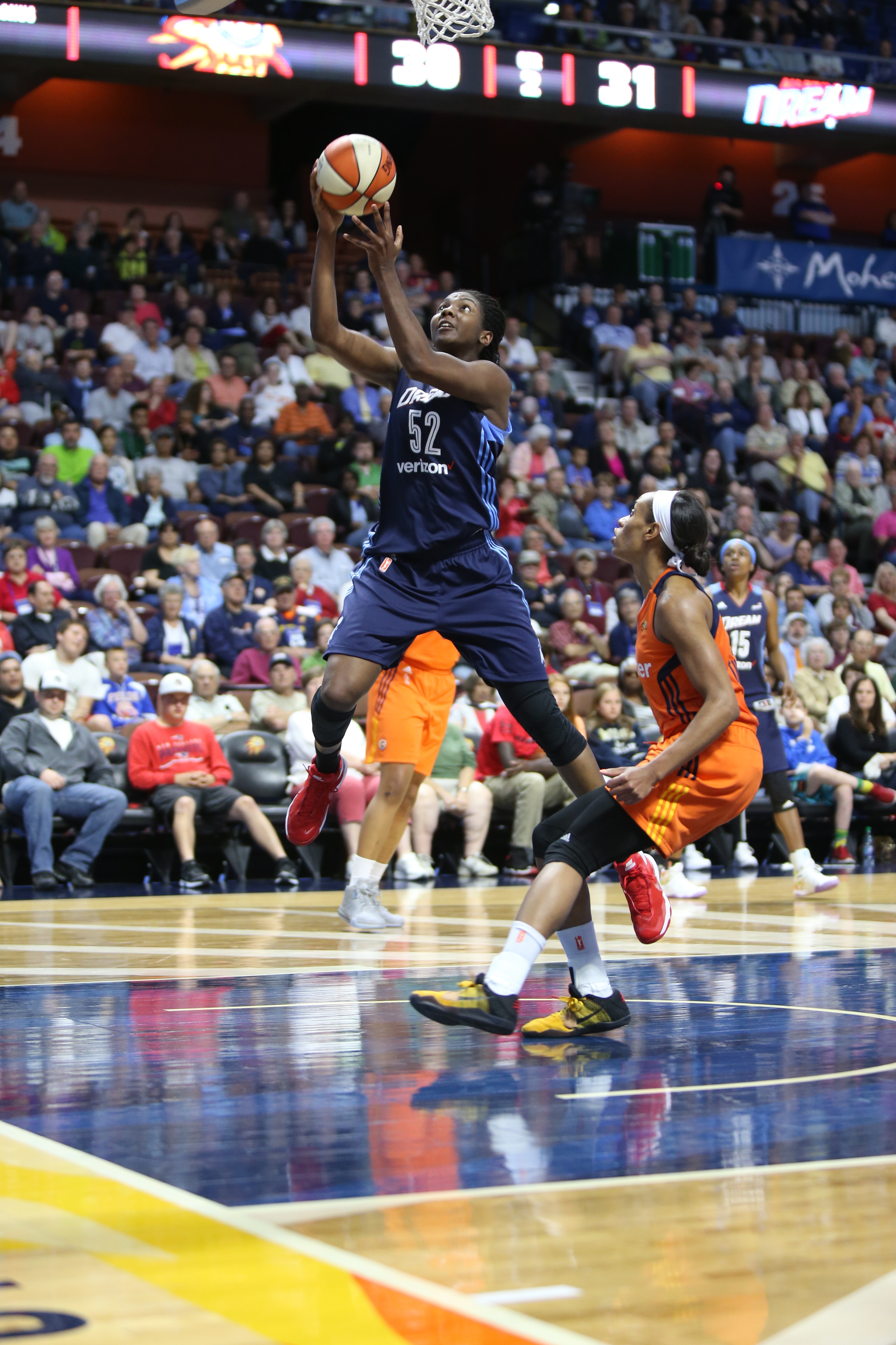 UNCASVILLE, CT - JUNE 3: Elizabeth Williams #52 of the Atlanta Dream shoots the ball against the Connecticut Sun on June 3, 2016 at Mohegan Sun Arena in Uncasville, CT. NOTE TO USER: User expressly acknowledges and agrees that, by downloading and or using this Photograph, user is consenting to the terms and conditions of the Getty Images License Agreement. Mandatory Copyright Notice: Copyright 2016 NBAE (Photo by Chris Marion/NBAE via Getty Images)