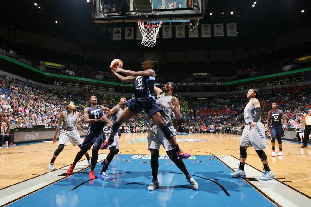 MINNEAPOLIS, MN - JULY 20: Bria Holmes #32 of the Atlanta Dream shoots a lay up against the Minnesota Lynx on July 20, 2016 at Target Center in Minneapolis, Minnesota. NOTE TO USER: User expressly acknowledges and agrees that, by downloading and or using this Photograph, user is consenting to the terms and conditions of the Getty Images License Agreement. Mandatory Copyright Notice: Copyright 2016 NBAE (Photo by David Sherman/NBAE via Getty Images)