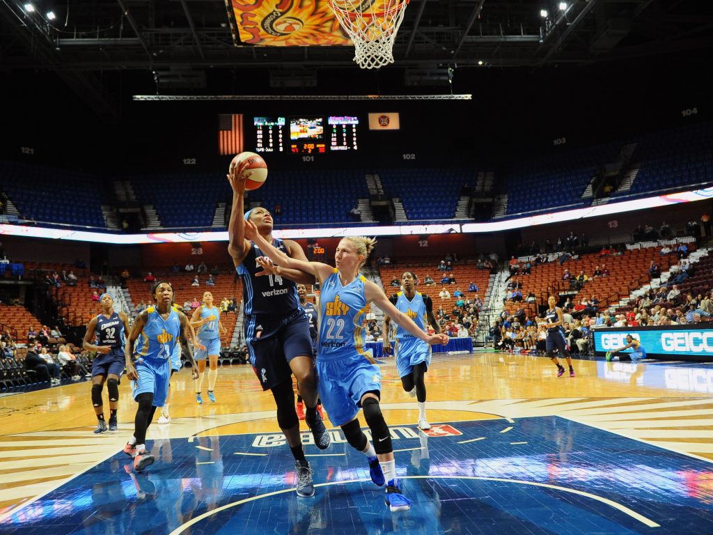 UNCASVILLE, CT - MAY 5: Rachel Hollivay #14 of the Atlanta Dream goes to the basket against Courtney Vandersloot #22 of the Chicago Sky during a WNBA preseason game between the Atlanta Dream and Chicago Sky on May 5, 2016 at the Mohegan Sun in Uncasville, Connecticut. NOTE TO USER: User expressly acknowledges and agrees that, by downloading and or using this photograph, User is consenting to the terms and conditions of the Getty Images License Agreement. Mandatory Copyright Notice: Copyright 2016 NBAE (Photo by Brian Babineau/NBAE via Getty Images)