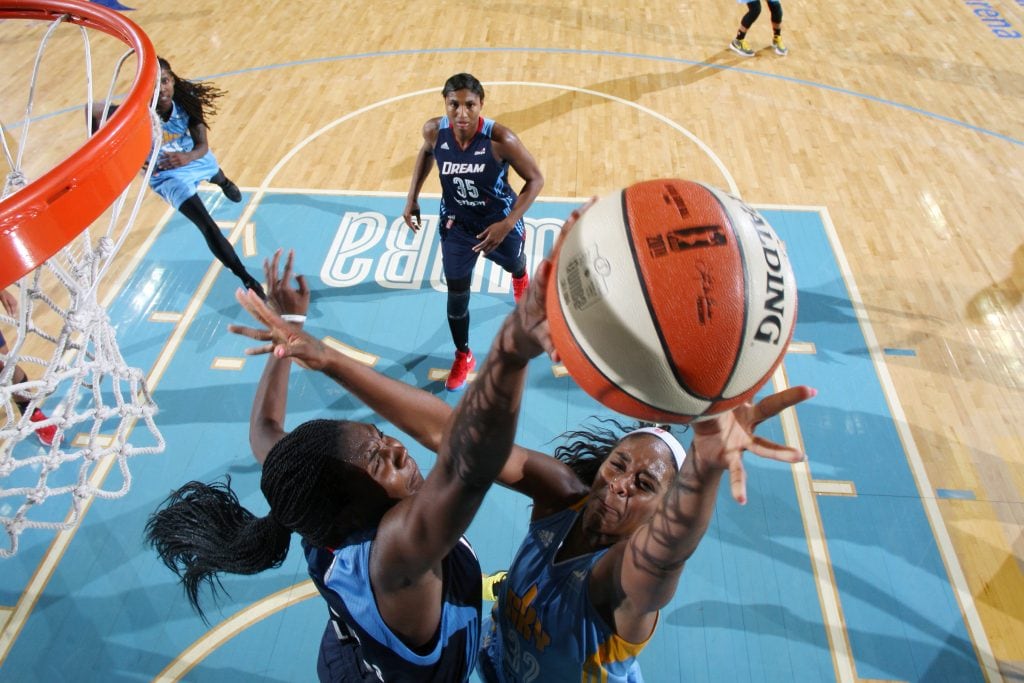 ROSEMONT, IL- AUGUST 26: Cheyenne Parker #32 of the Chicago Sky shoots the ball against Elizabeth Williams #52 of the Atlanta Dream on August 26, 2016 at the Allstate Arena in Rosemont, Illinois. NOTE TO USER: User expressly acknowledges and agrees that, by downloading and/or using this photograph, user is consenting to the terms and conditions of the Getty Images License Agreement. Mandatory Copyright Notice: Copyright 2016 NBAE (Photo by Gary Dineen/NBAE via Getty Images)
