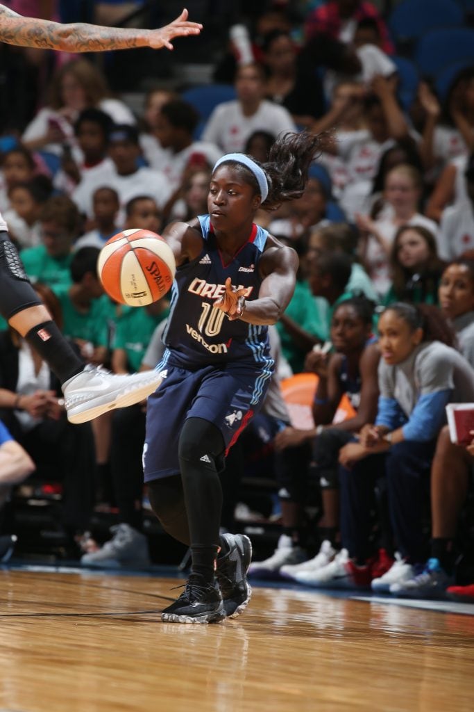 MINNEAPOLIS, MN - JULY 20: Matee Ajavon #10 of the Atlanta Dream passes the ball against the Minnesota Lynx on July 20, 2016 at Target Center in Minneapolis, Minnesota. NOTE TO USER: User expressly acknowledges and agrees that, by downloading and or using this Photograph, user is consenting to the terms and conditions of the Getty Images License Agreement. Mandatory Copyright Notice: Copyright 2016 NBAE (Photo by David Sherman/NBAE via Getty Images)