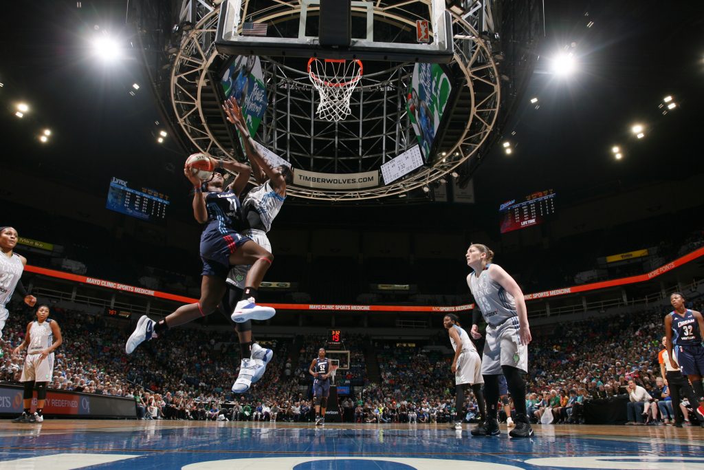 MINNEAPOLIS, MN - SEPTEMBER 17: Reshanda Gray #21 of the Atlanta Dream shoots a lay up against the Minnesota Lynx on September 17, 2016 at Target Center in Minneapolis, Minnesota. NOTE TO USER: User expressly acknowledges and agrees that, by downloading and or using this Photograph, user is consenting to the terms and conditions of the Getty Images License Agreement. Mandatory Copyright Notice: Copyright 2016 NBAE (Photo by David Sherman/NBAE via Getty Images)