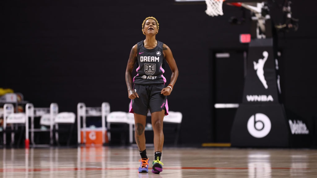 Carter, Williams Top 20 Points in Win Over Fever