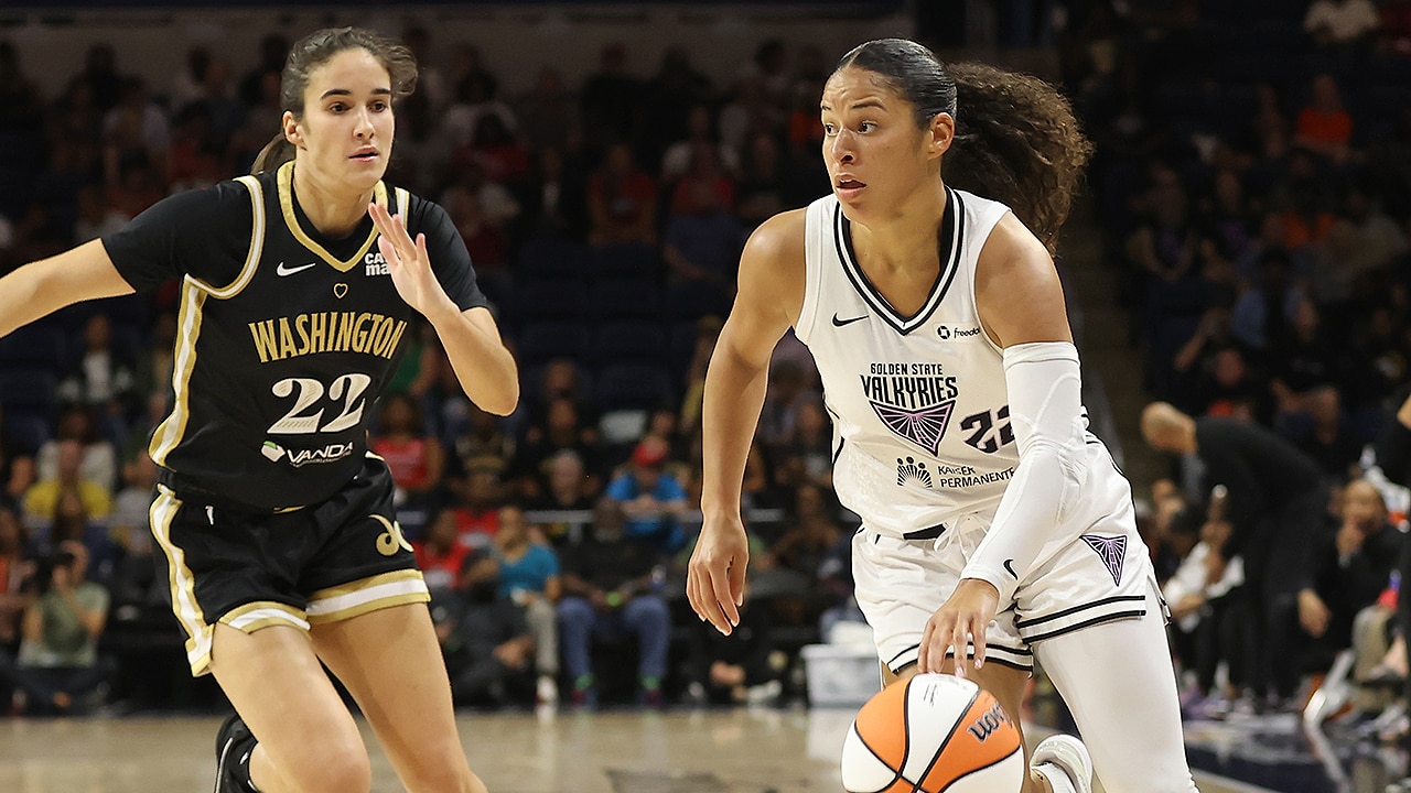 Burton and Zandalasini Combine for 50 Points in Win