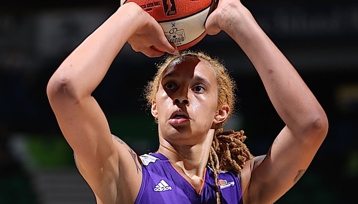 MINNEAPOLIS, MN - JUNE 27: Brittney Griner #42 of the Phoenix Mercury attemtpts a free throw against the Minnesota Lynx at the Target Center on June 27, 2015 in Minneapolis, MN. NOTE TO USER: User expressly acknowledges and agrees that, by downloading and/or using this Photograph, user is consenting to the terms and conditions of the Getty Images License Agreement. Mandatory Copyright Notice: Copyright 2015 NBAE (Photo by David Sherman/NBAE via Getty Images)