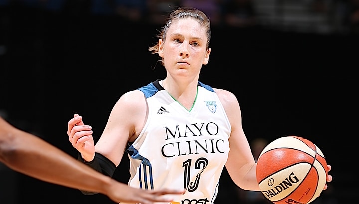 MINNEAPOLIS, MN - JUNE 27: Lindsay Whalen #13 of the Minnesota Lynx handles the ball against the Phoenix Mercury at the Target Center on June 27, 2015 in Minneapolis, MN. NOTE TO USER: User expressly acknowledges and agrees that, by downloading and/or using this Photograph, user is consenting to the terms and conditions of the Getty Images License Agreement. Mandatory Copyright Notice: Copyright 2015 NBAE (Photo by David Sherman/NBAE via Getty Images)