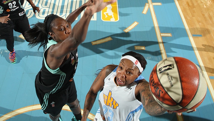 Cappie Pondexter scored 19 points against her former team but Tina Charles (26 points, 11 rebounds) and the Liberty left with the win.