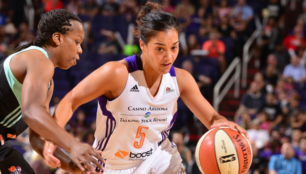 Leilani Mitchell had eight points and six assists in Saturday's loss to the Liberty.