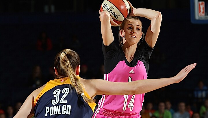 Allie Quigley tries to feed the post in Tuesday's win over the Fever. (Gary Dineen/NBAE/Getty Images)