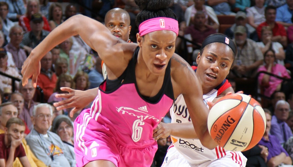 Jasmine Thomas had 15 points and eight assists in Friday's win over the Mystics.