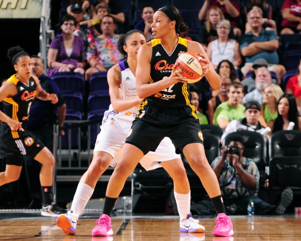 PHOENIX, AZ - AUGUST 4: Plenette Pierson #22 of the Tulsa Shock handles the ball against the Phoenix Mercury on August 4, 2015 at US Airways Center in Phoenix, Arizona. NOTE TO USER: User expressly acknowledges and agrees that, by downloading and or using this Photograph, user is consenting to the terms and conditions of the Getty Images License Agreement. Mandatory Copyright Notice: Copyright 2015 NBAE (Photo by Barry Gossage/NBAE via Getty Images)