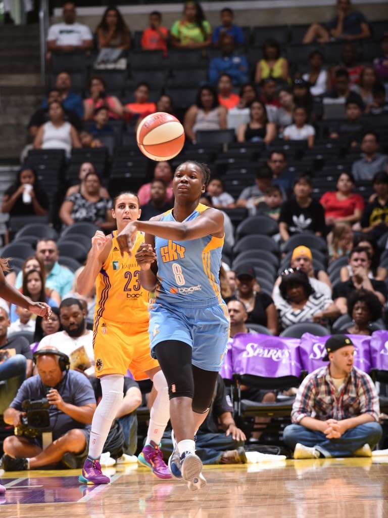 LOS ANGELES, CA - AUGUST 16: Clarissa Dos Santos #8 of the Chicago Sky passes the ball against the Los Angeles Sparks on August 16, 2015 at Staples Center in Los Angeles, California. NOTE TO USER: User expressly acknowledges and agrees that, by downloading and or using this Photograph, user is consenting to the terms and conditions of the Getty Images License Agreement. Mandatory Copyright Notice: Copyright 2015 NBAE (Photo by Adam Pantozzi/NBAE via Getty Images)