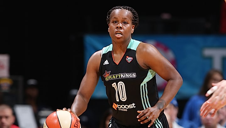 MINNEAPOLIS, MN - SEPTEMBER 6: Epiphanny Prince #10 of the New York Liberty handles the ball against the Minnesota Lynx on September 6, 2015 at Target Center in Minneapolis, Minnesota. NOTE TO USER: User expressly acknowledges and agrees that, by downloading and or using this Photograph, user is consenting to the terms and conditions of the Getty Images License Agreement. Mandatory Copyright Notice: Copyright 2015 NBAE (Photo by David Sherman/NBAE via Getty Images)