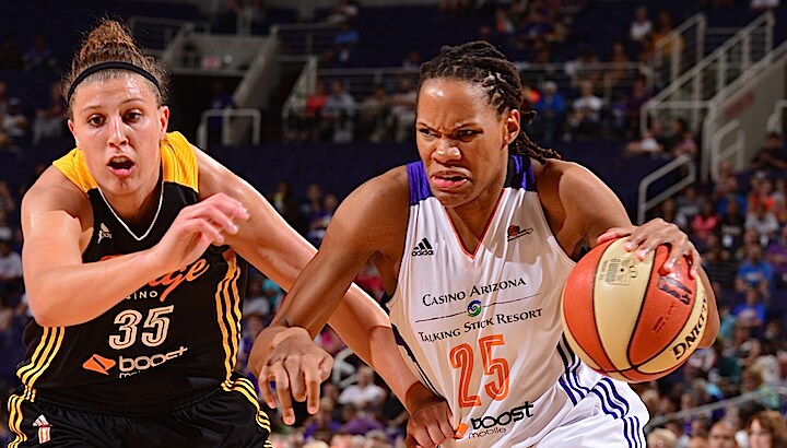 PHOENIX, AZ - SEPTEMBER 17: Monique Currie #25 of the Phoenix Mercury dribbles the ball against the Tulsa Shock during the Game One of the WNBA Western Conference Semifinals on September 17, 2015 at the Talking Stick Resort Arena in Phoenix, Arizona. NOTE TO USER: User expressly acknowledges and agrees that, by downloading and or using this Photograph, user is consenting to the terms and conditions of the Getty Images License Agreement. Mandatory Copyright Notice: Copyright 2015 NBAE (Photo by Barry Gossage/NBAE via Getty Images)
