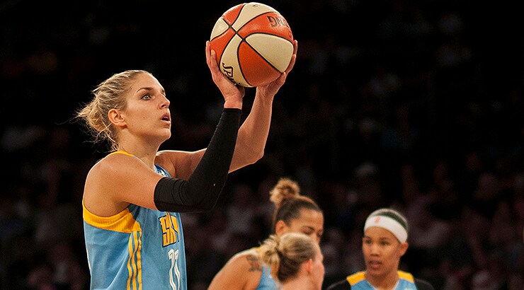 Elena Delle Donne led the Sky with 28 points in a loss to the Sky.
