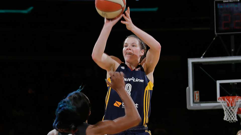 Maggie Lucas Closes Half With Four-Point Play