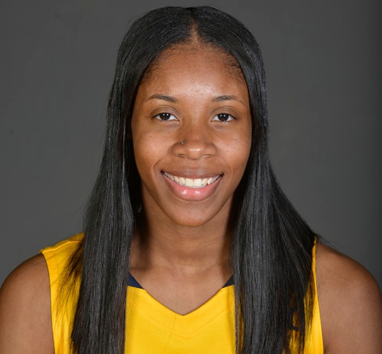 Bria Holmes headshot