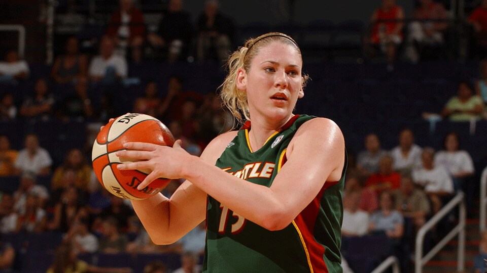 WNBA Lauren Jackson 2004 Champ サイン入り写真 GettyImages-150159537-scaled-1.jpg