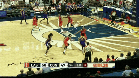 ogwumike-drive-kick-3pt