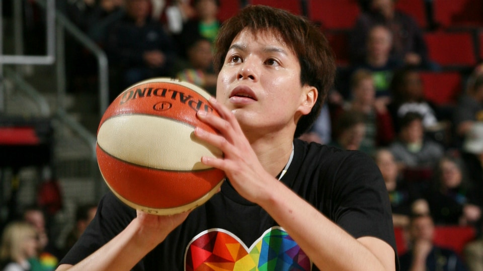 Ramu Tokashiki Beats The First Quarter Buzzer