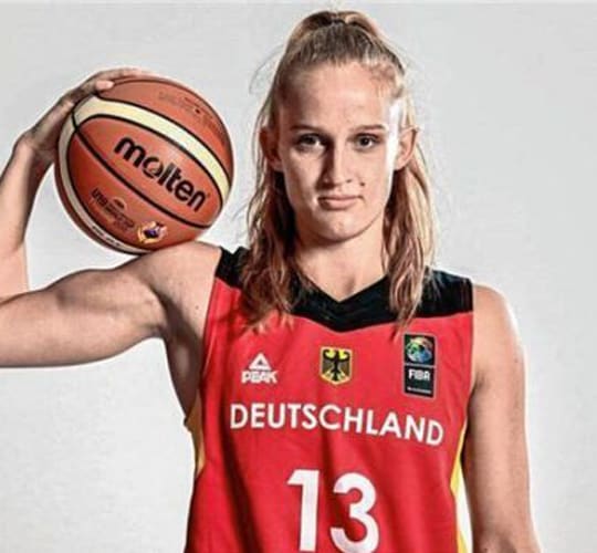 Leonie Fiebich headshot