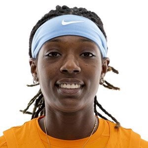 Rennia Davis headshot