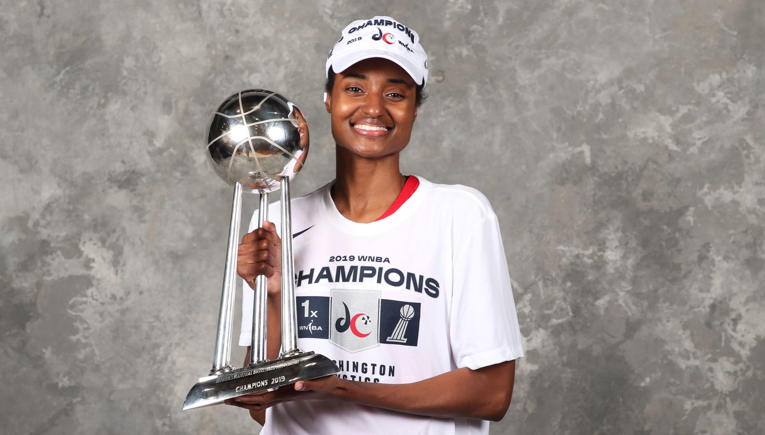 LaToya Sanders Announces Retirement