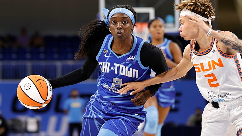 Chicago Tops Connecticut 81-75 For 4th Straight Win