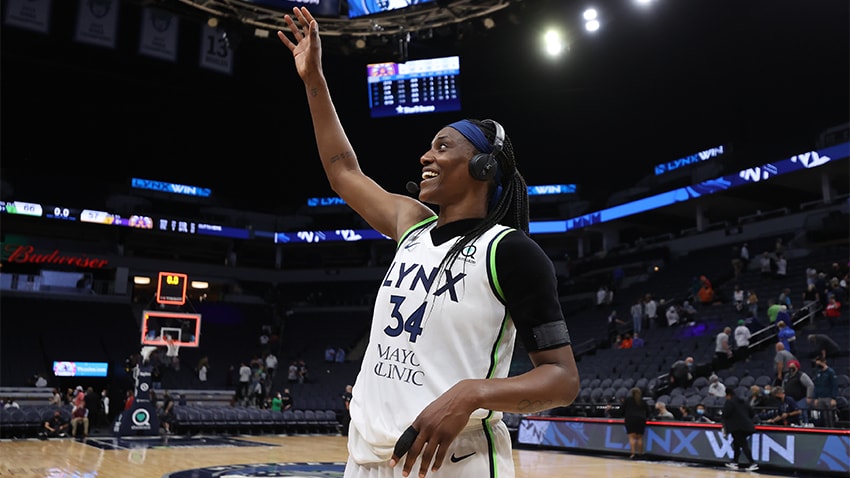sylvia fowles dunk