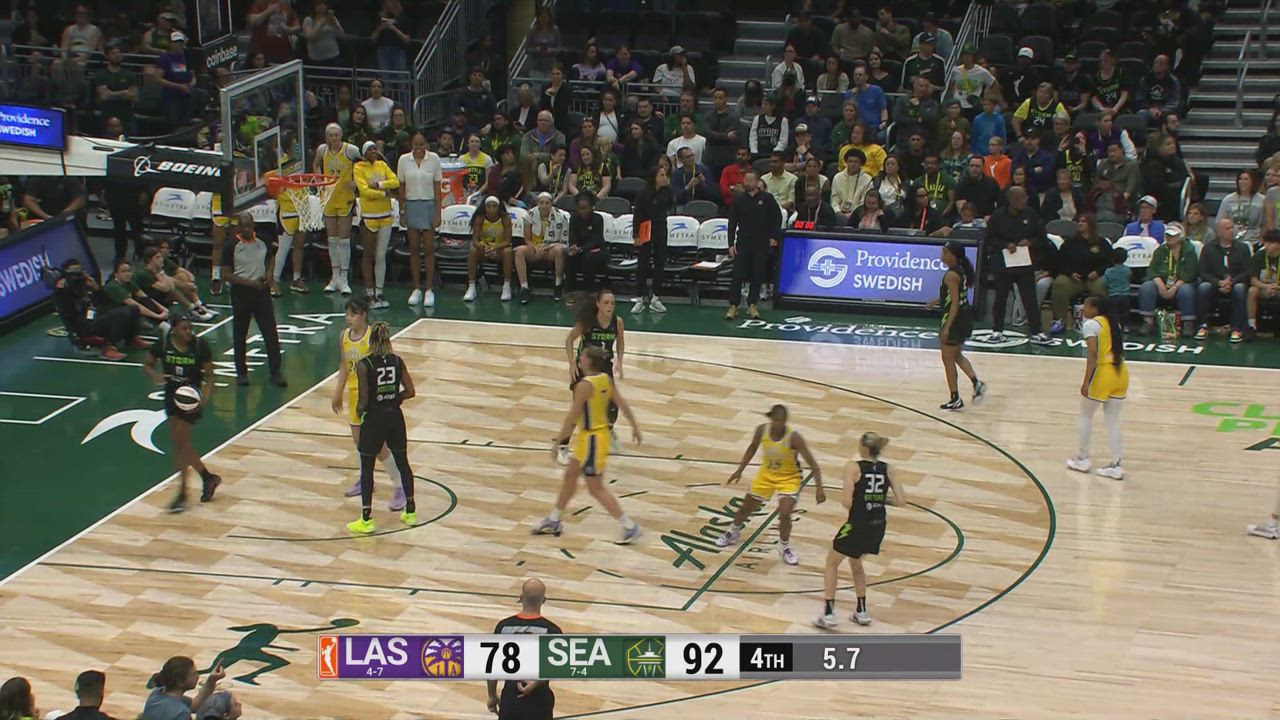 Kiana Williams hits from way downtown