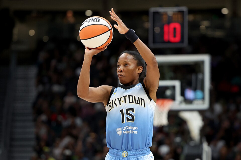 Lindsay Allen #15 of the Chicago Sky shoots against the Seattle Storm
