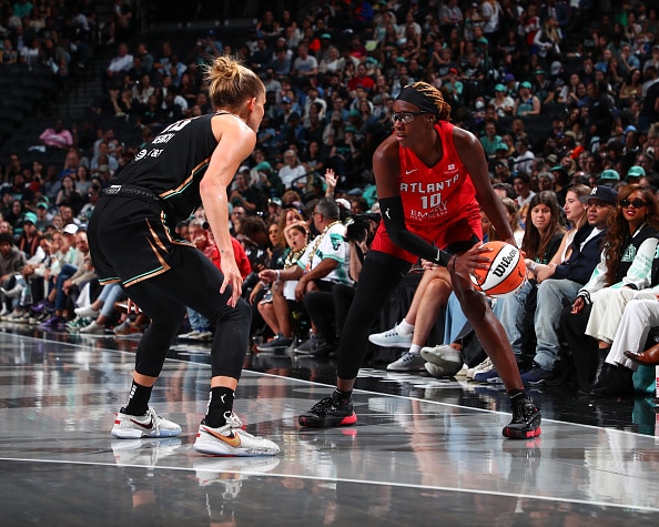 Rhyne Howard of the Atlanta Dream and Leonie Fiebich of the New York Liberty