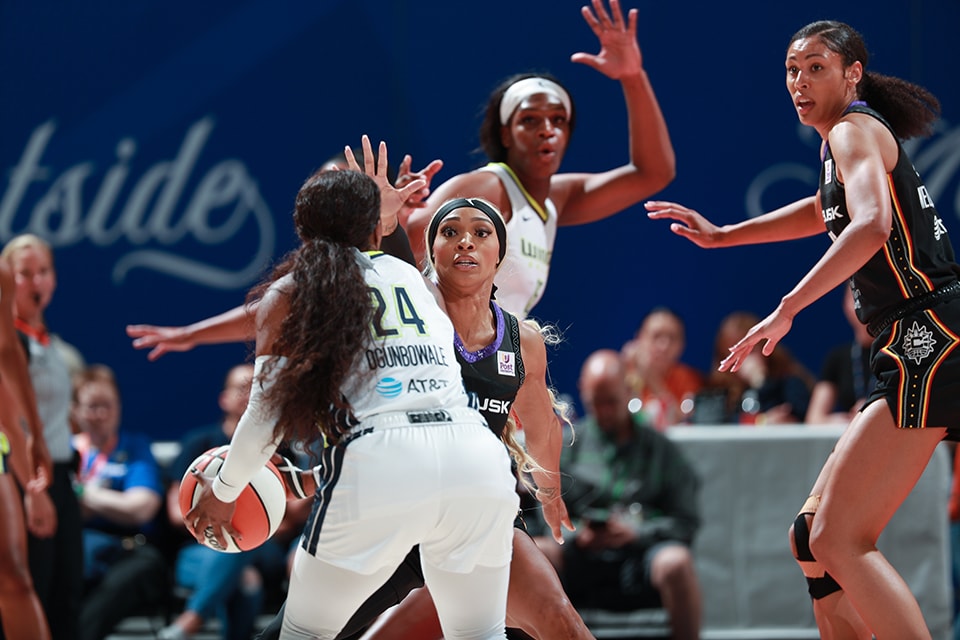 DiJonai Carrington guarding Arike Ogunbowale during a 2024 season matchup