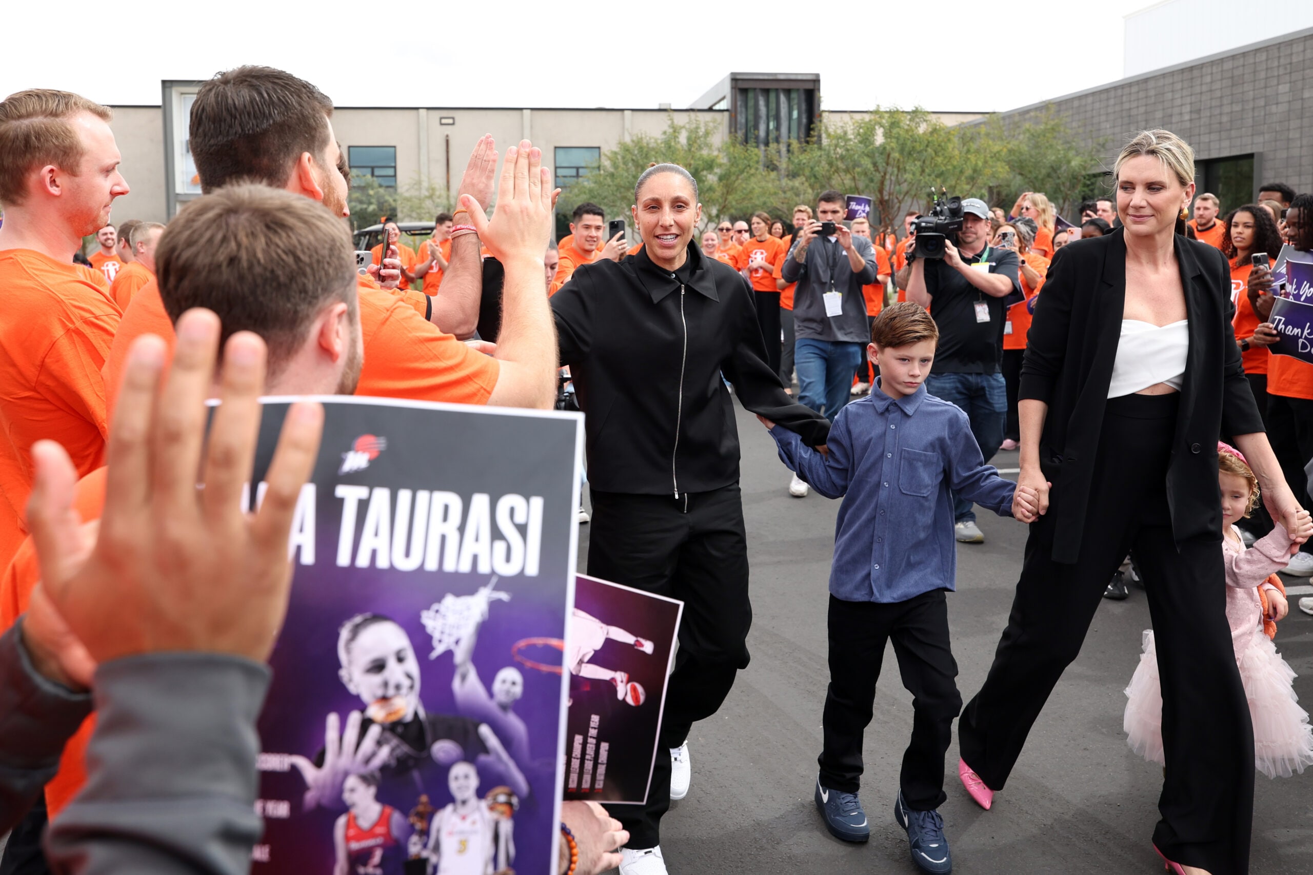 Diana Taurasi, Penny Taylor and their son, Leo, greet supporters