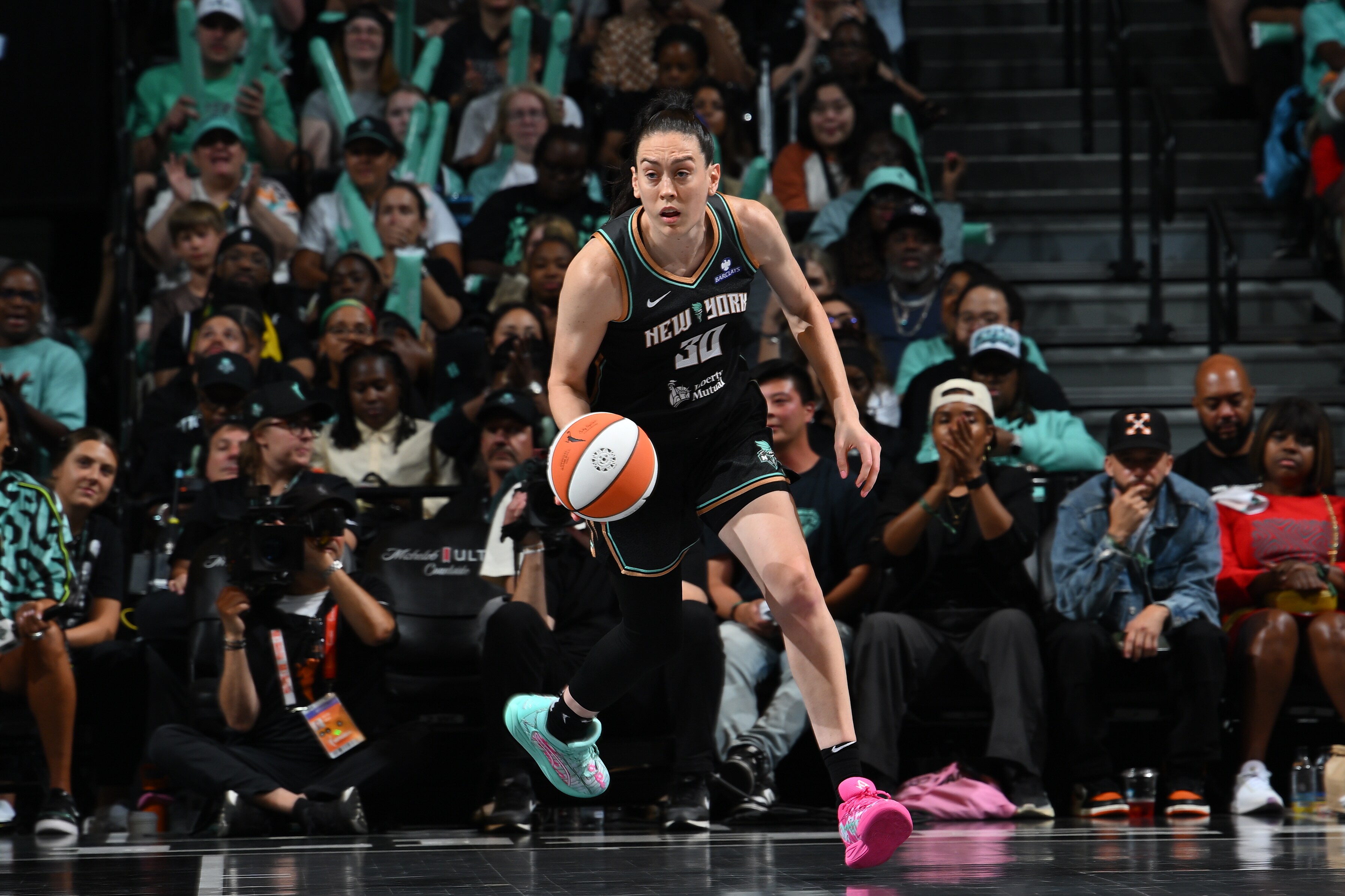Breanna Stewart #30 of the New York Liberty handles the ball during the game against the Washington Mystics