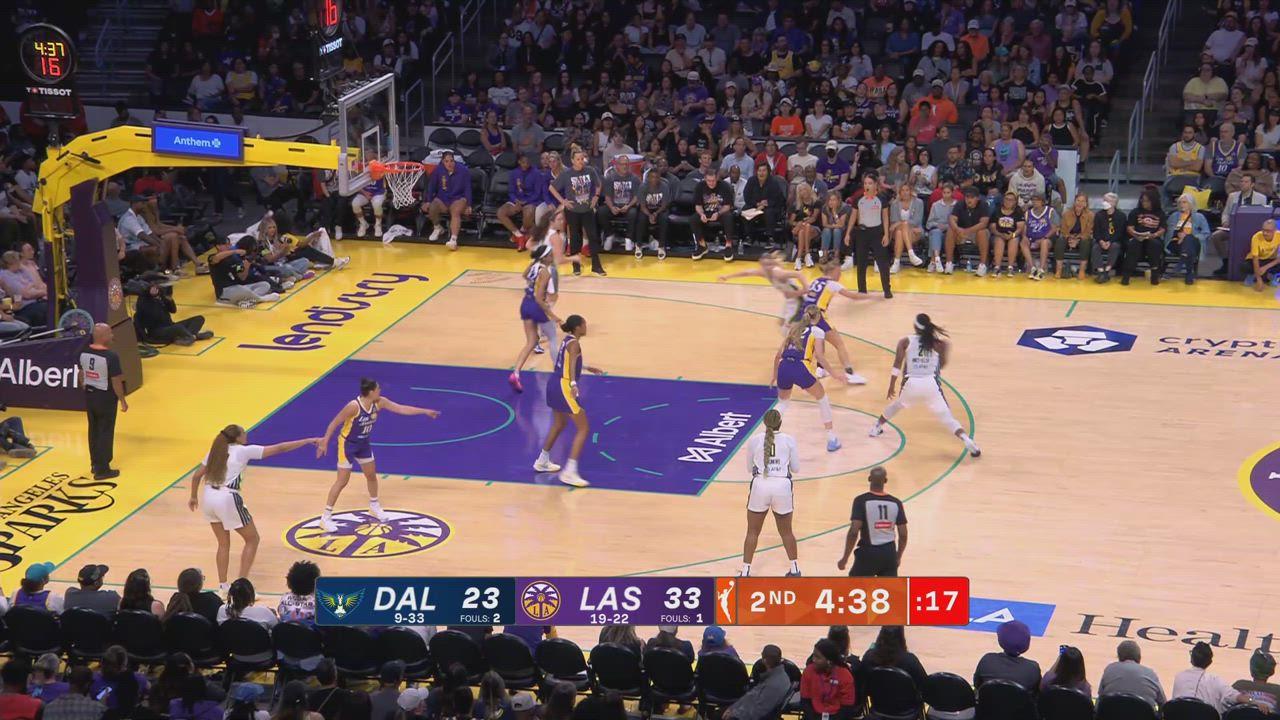 Paige Bueckers with 18 Points vs. Los Angeles Sparks