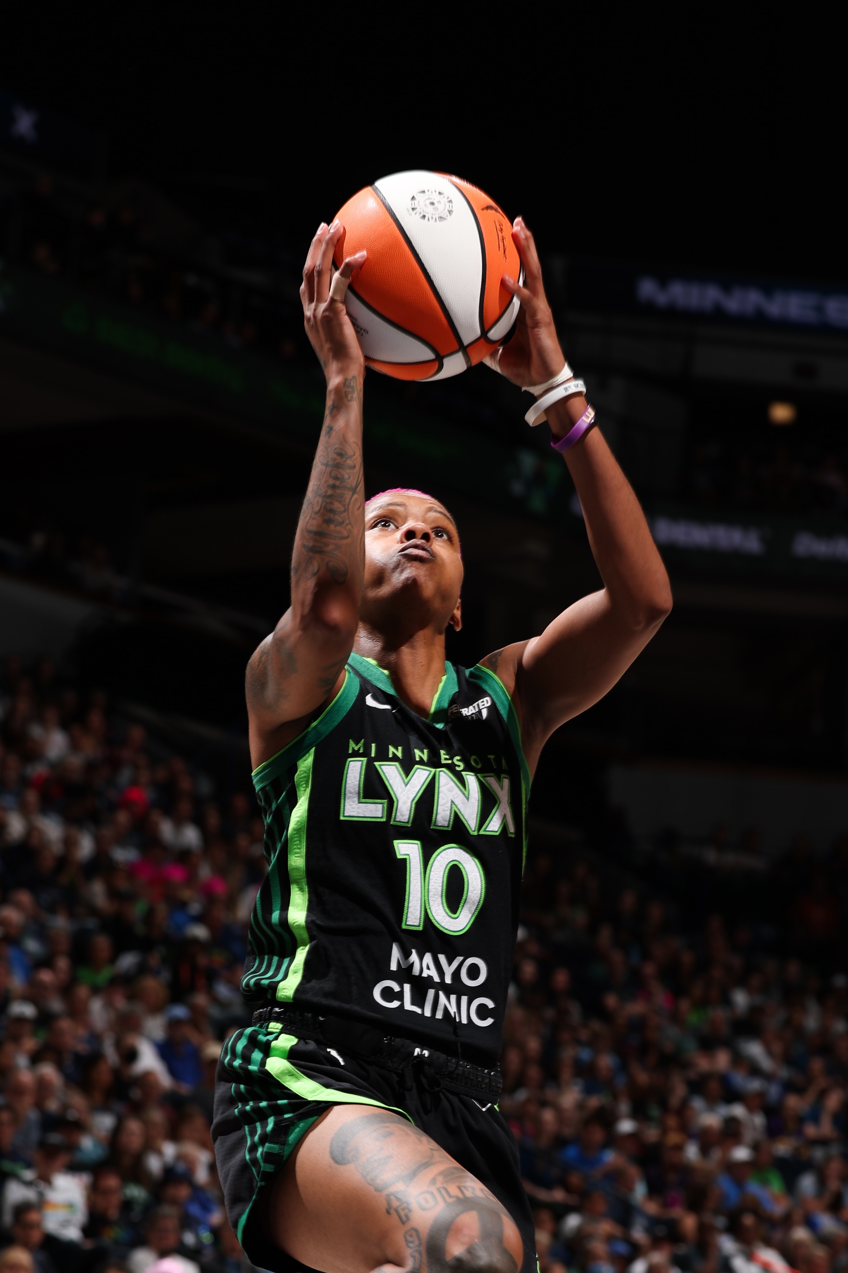 Courtney Williams #10 of the Minnesota Lynx drives to the basket during the game against the Phoenix Mercury