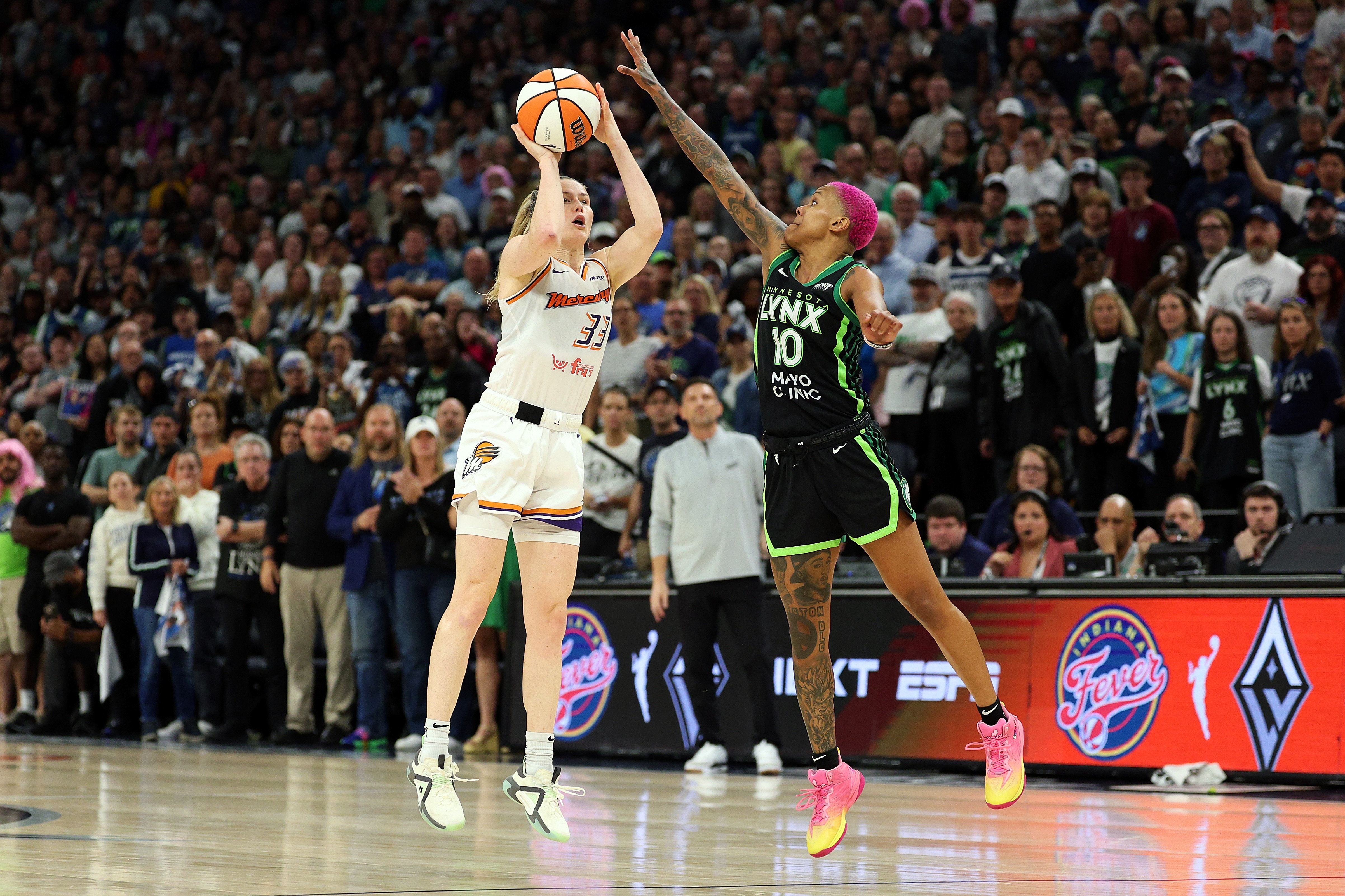 MINNEAPOLIS, MINNESOTA - SEPTEMBER 23: Sami Whitcomb #33 of the Phoenix Mercury shoots the ball against Courtney Williams #10 of the Minnesota Lynx