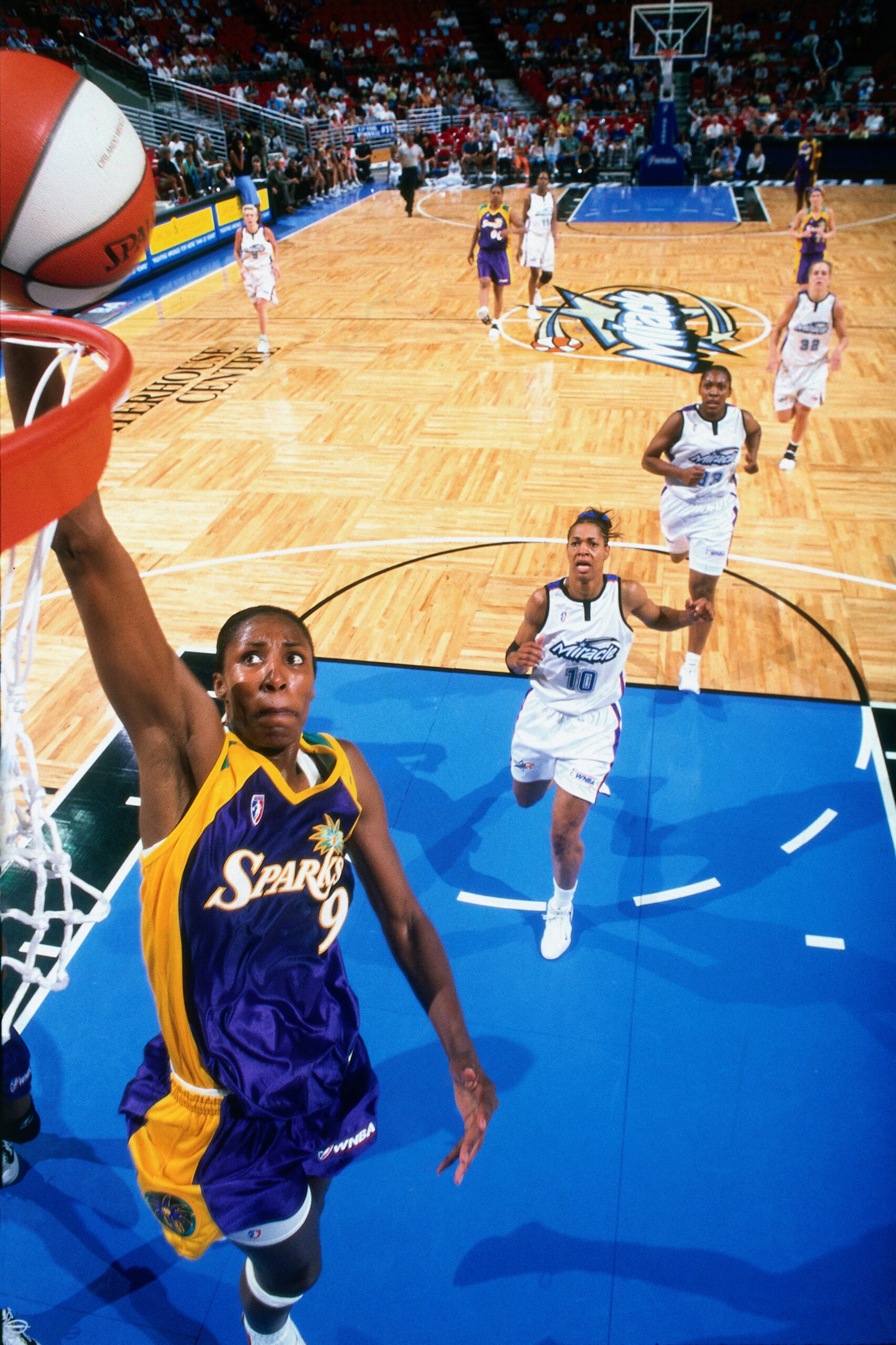 First WNBA Dunk: Lisa Leslie