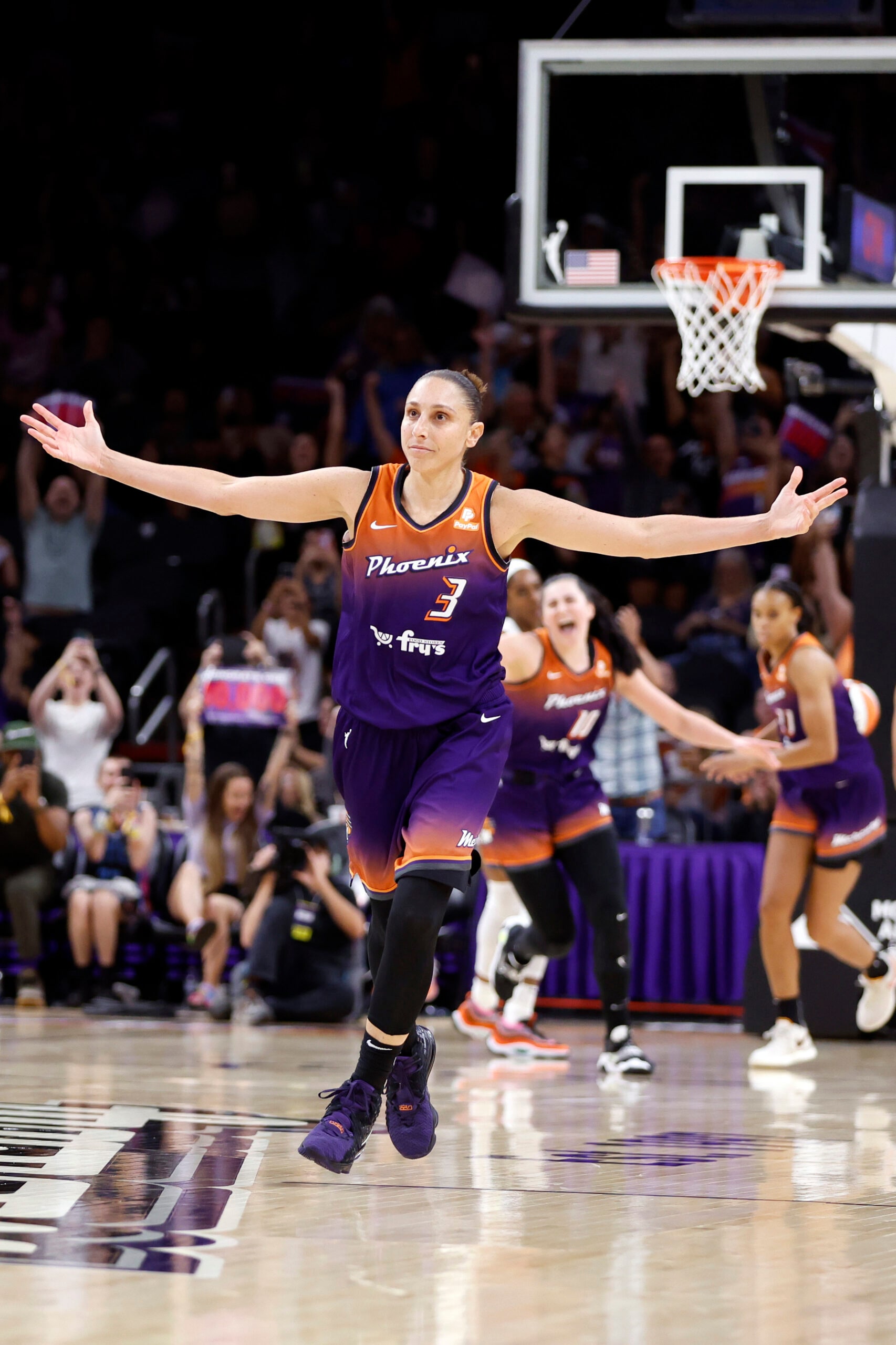First Player to Reach 10k Career Points: Diana Taurasi