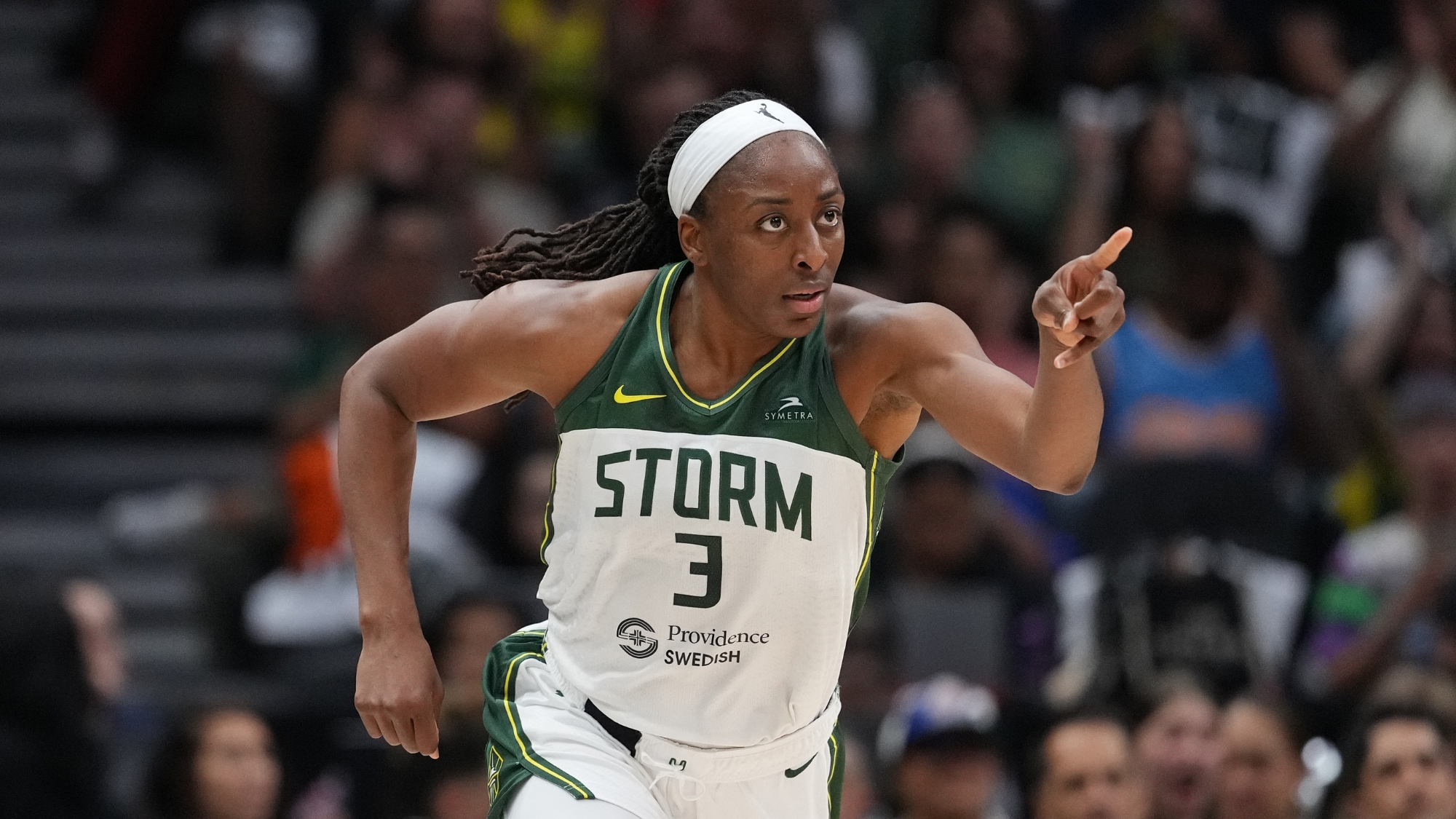 Nneka Ogwumike Scores Season-High 37 Points