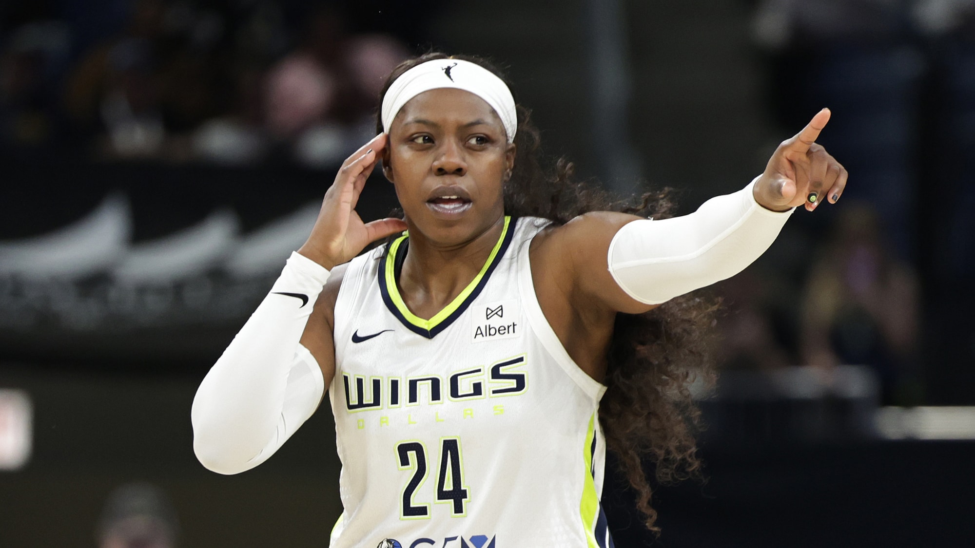 Arike Ogunbowale Erupts for 37 Points